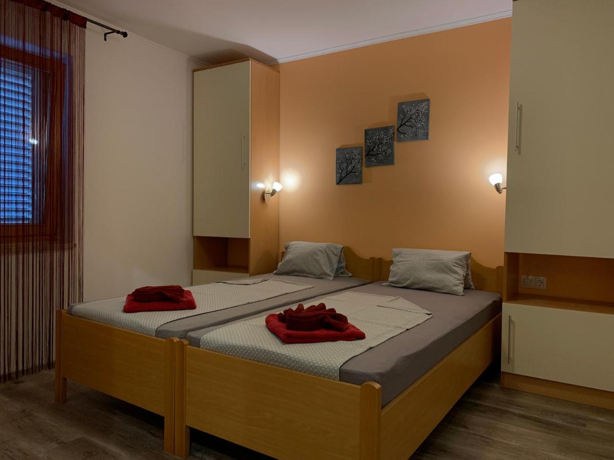 Apartments 4Mios Ražanac Esterno foto